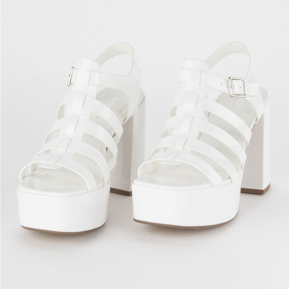 Soda Either platform sandals size 8.5